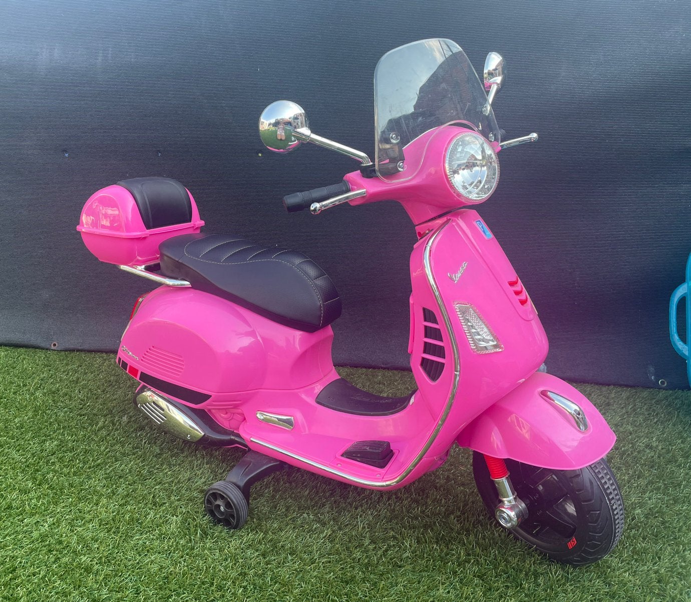Vespa roze scooter kinderen, Ophalen, Zo goed als nieuw