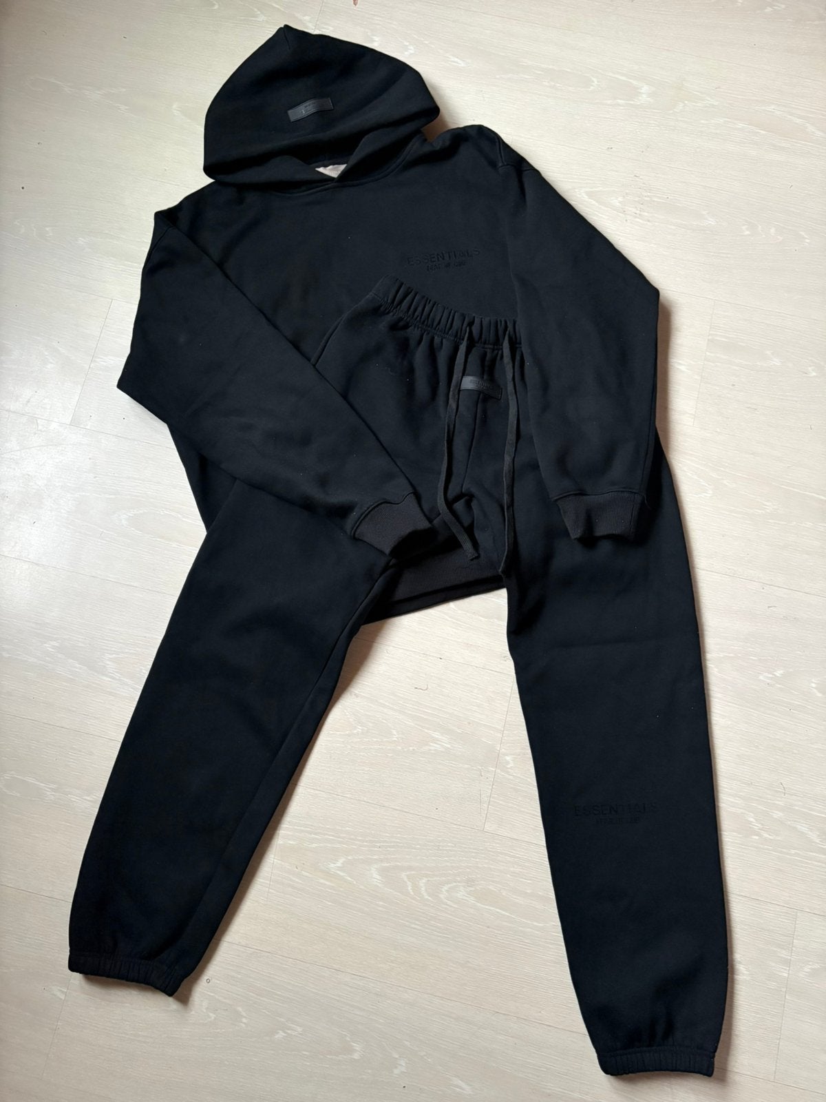 Essentials trainingspak zwart Maat M/L, Vêtements | Femmes, Enlèvement, Comme neuf, Taille 38/40 (M), Noir