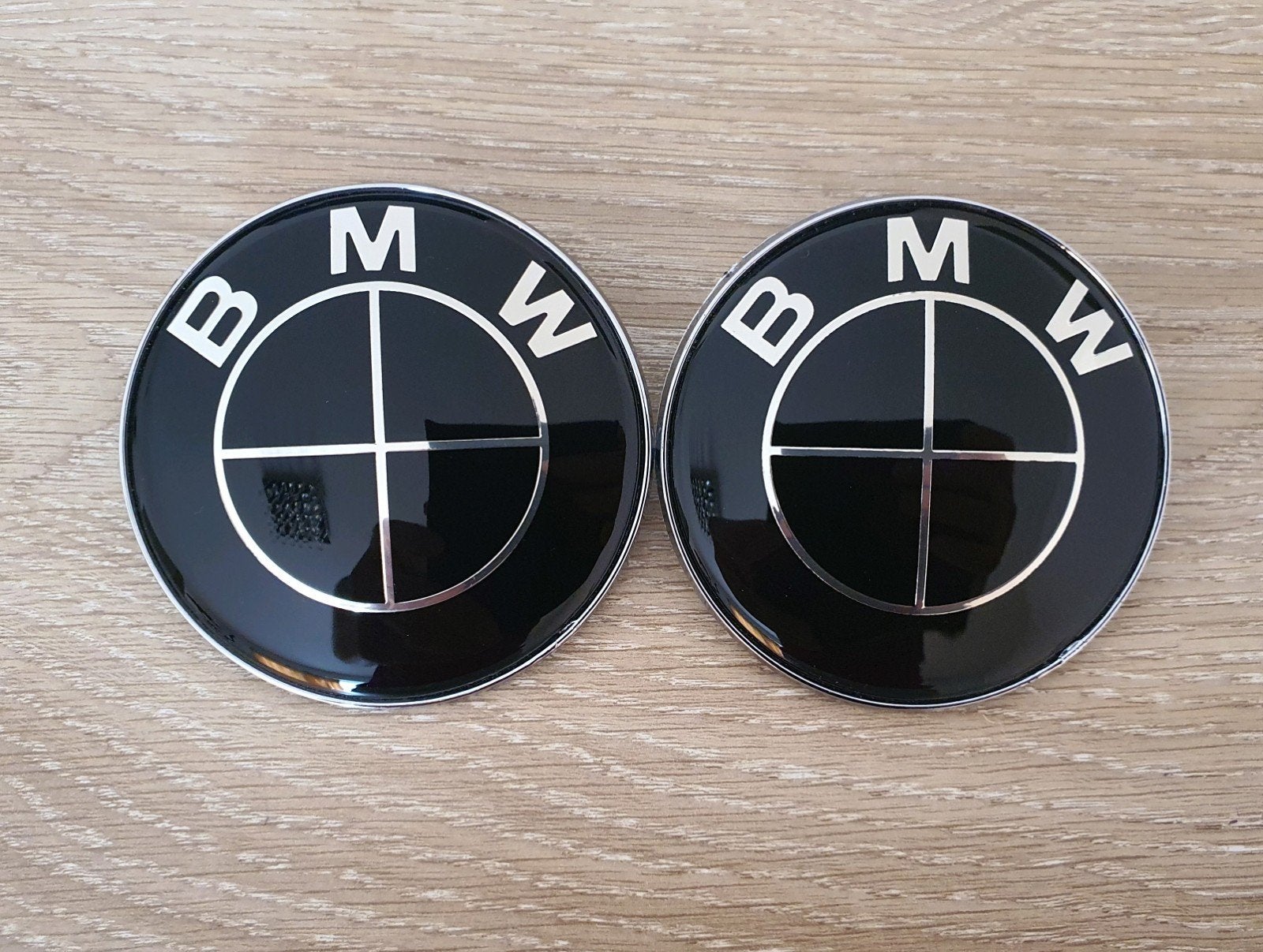 Emblèmes Bmw entièrement noirs 2 x 82 mm ou 82 mm + 74 mm, Enlèvement ou Envoi