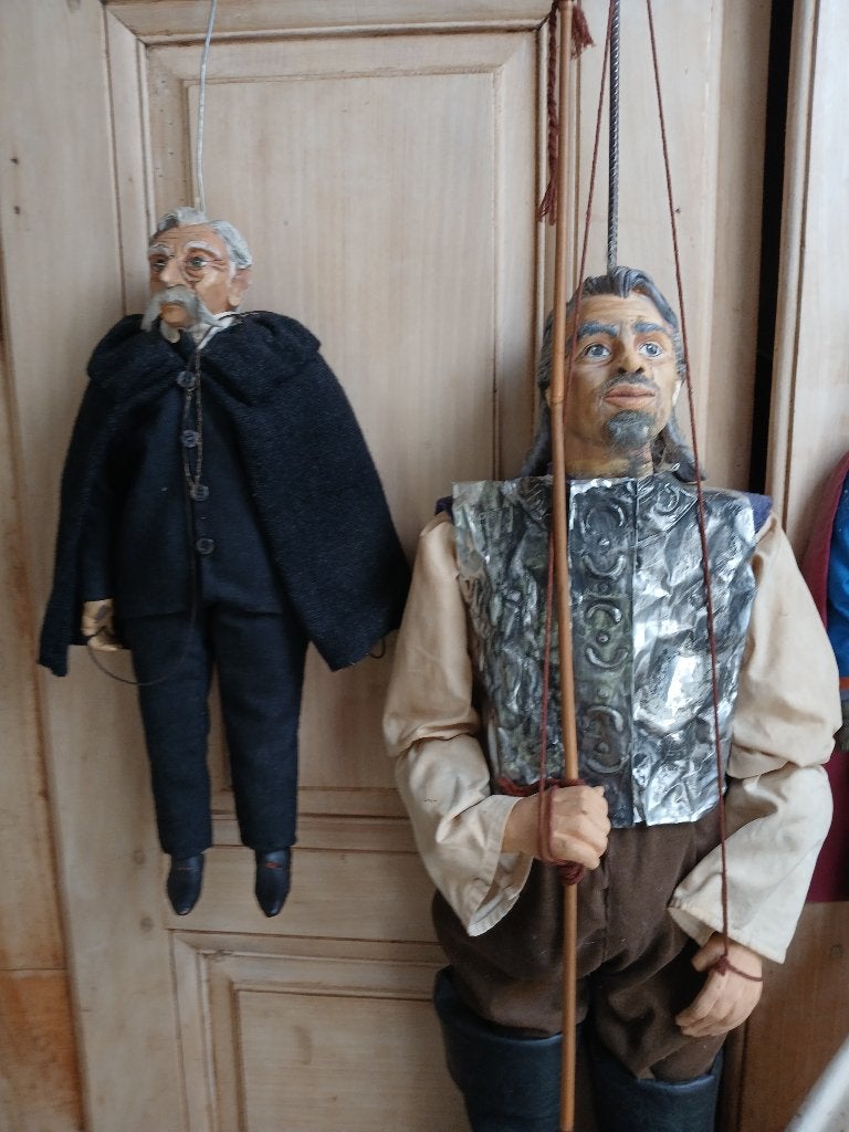 Marionnettes artisanales – Jacques Brel et Émile Verhaeren, Ophalen