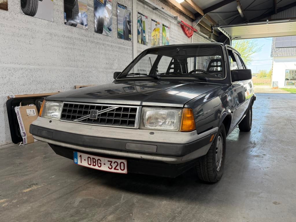 Volvo 340 DL, Autos, Volvo, Particulier, Essence, Berline, 5 portes, Boîte manuelle, Argent ou Gris, Tissu, Enlèvement