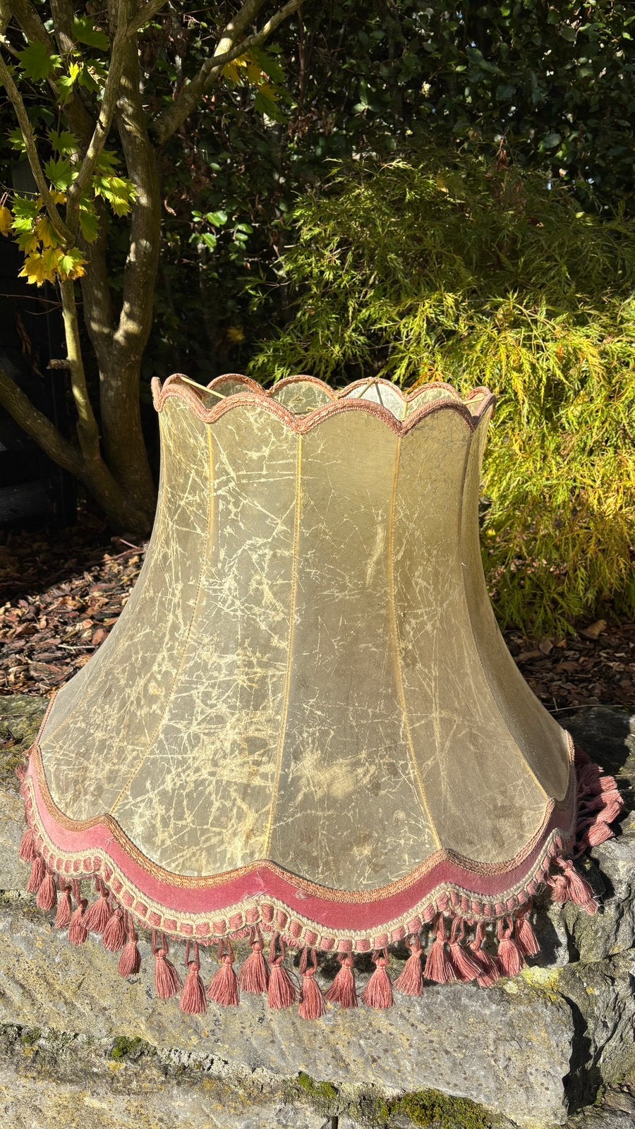 Vintage abat-jour en parchemin sur pied, Rond, Lampadaire, Enlèvement, Utilisé