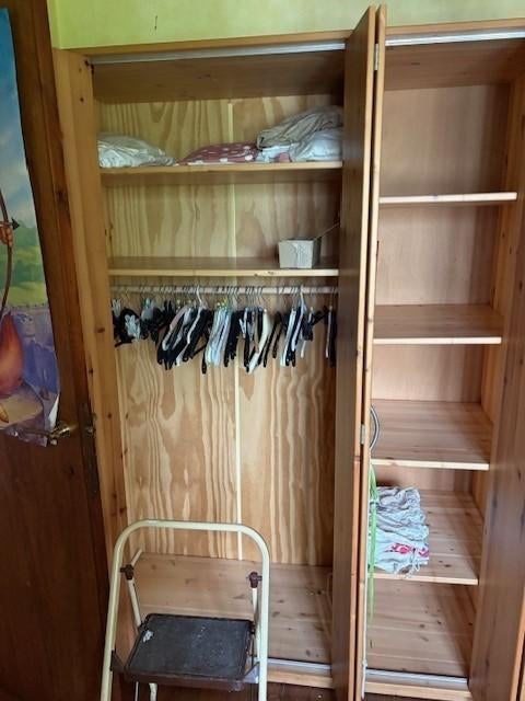 kinderkamer kleerkast + bed, Ophalen, Gebruikt, Overige typen