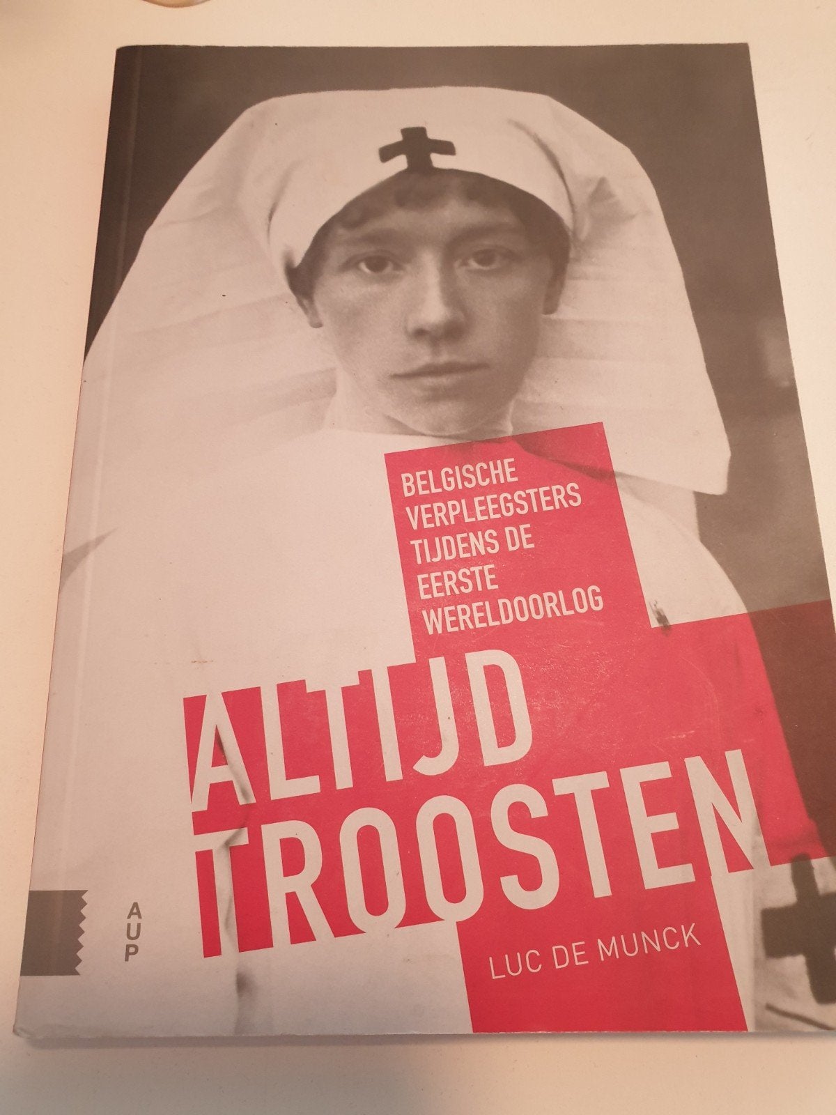 Luc De Munck - Altijd troosten.  OORLOGSBOEK VERPLEEGSTERS, Luc De Munck, Ophalen of Verzenden, Zo goed als nieuw, Voor 1940
