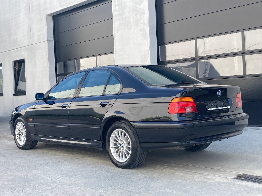 BMW 523i A E39 /1Eigenaar/Volledige Historiek/Top, Auto's, BMW, 4 deurs, Achterwielaandrijving, Zwart, 2494 cc