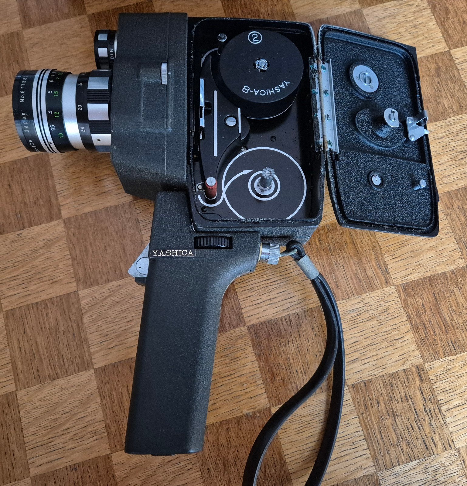 caméra Yashica U-Matic (8 mm), Enlèvement, 1960 à 1980, Caméra