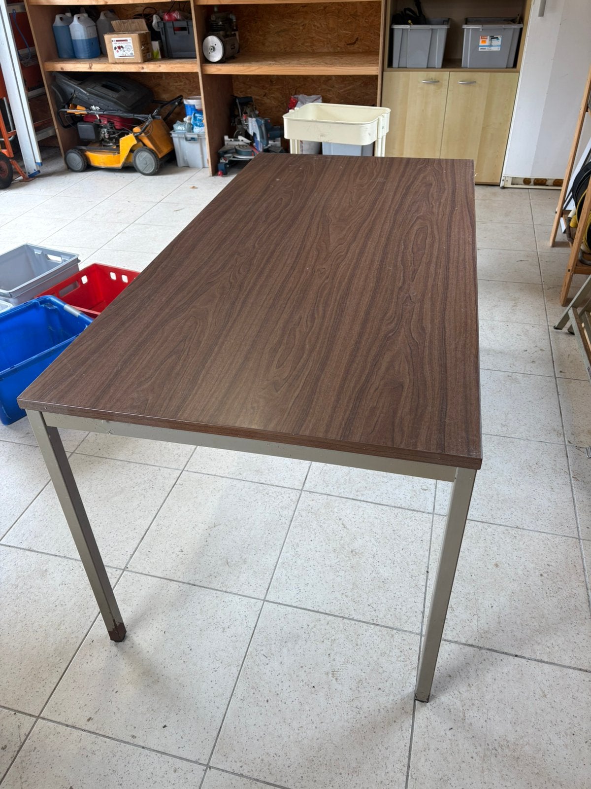 2 stevige tafels met afneembare poten. 40€, Enlèvement, Utilisé, Cinq personnes ou plus
