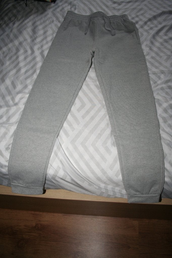 nieuwe trainingsbroek maat 134, Ophalen of Verzenden, Nieuw, Jongen, Broek