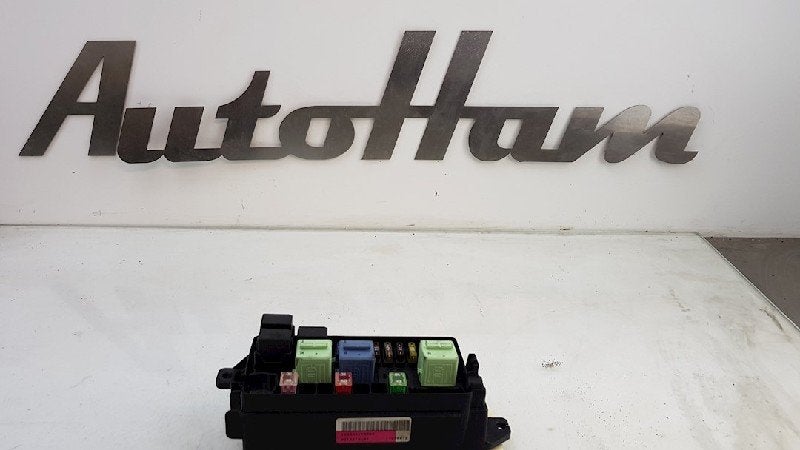 BOITIER FUSIBLES Mini Mini (R56) (|61149213372|9213372|), Petuelring 130
80809  München, DE, Mini, Utilisé, Minikundenbetreuung@mini.de