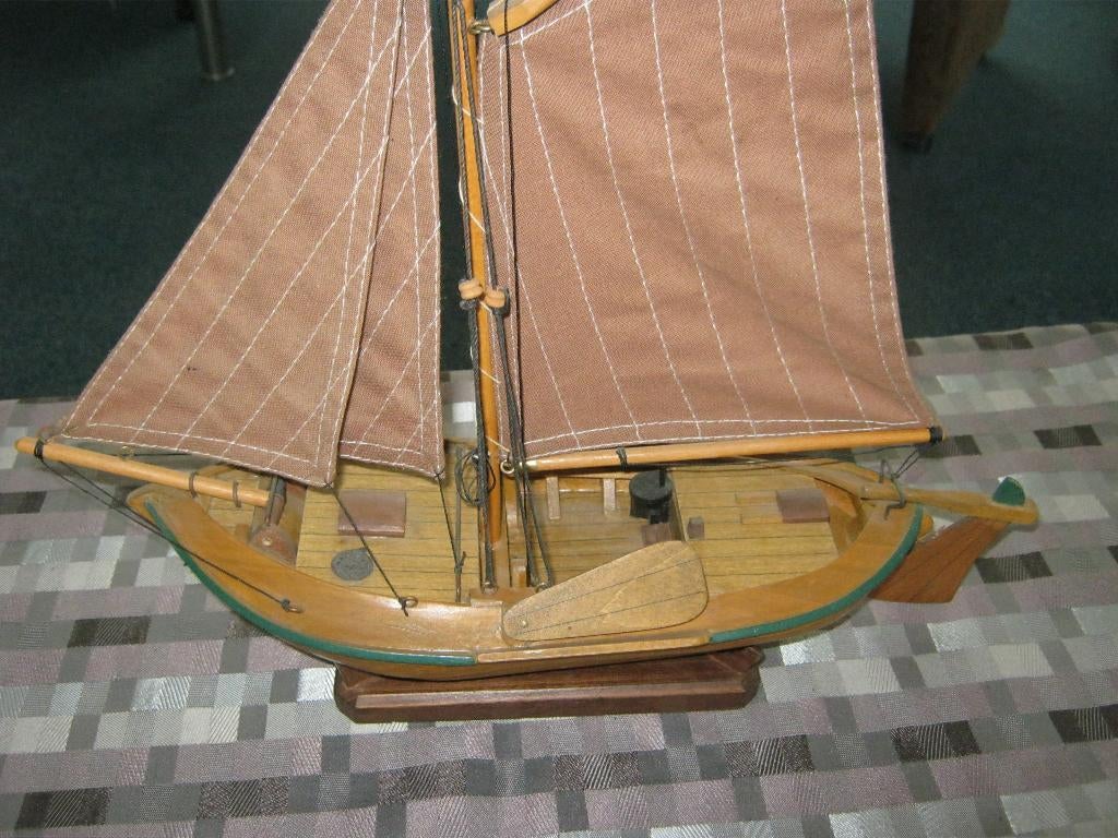 Modelschip. Houten hoogaars., Enlèvement, Utilisé