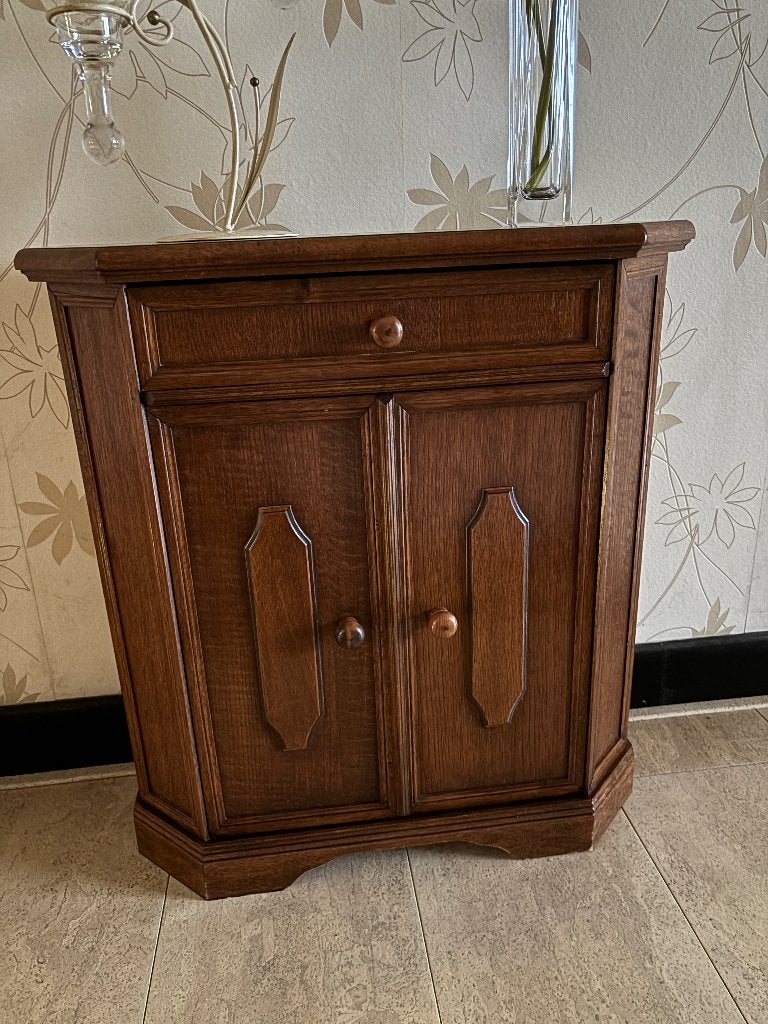 Gratis Klein kastje bijzet, Huis en Inrichting, Ophalen, Gebruikt, 1 of 2 laden, 50 tot 100 cm