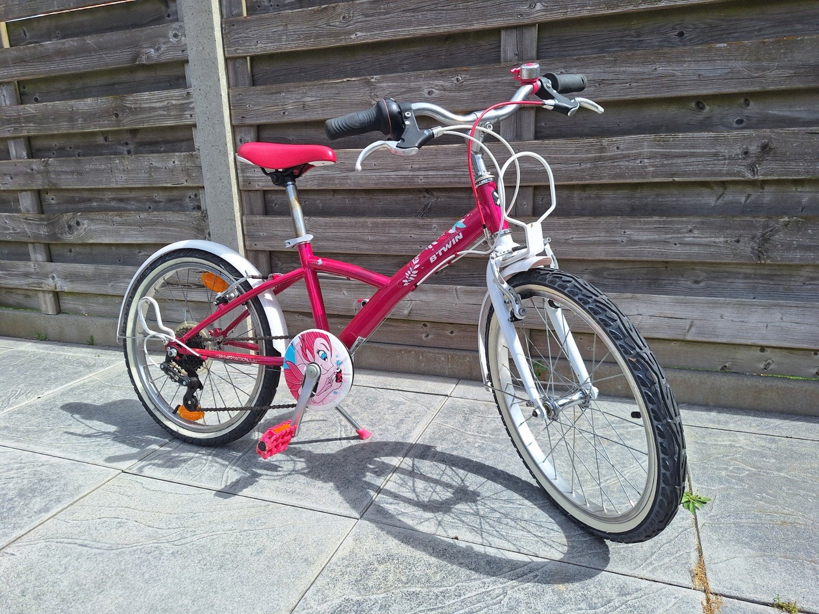 Meisjesfiets B'TWIN donkerroze zeer goede staat 20 inch, Fietsen en Brommers, Ophalen, 20 inch