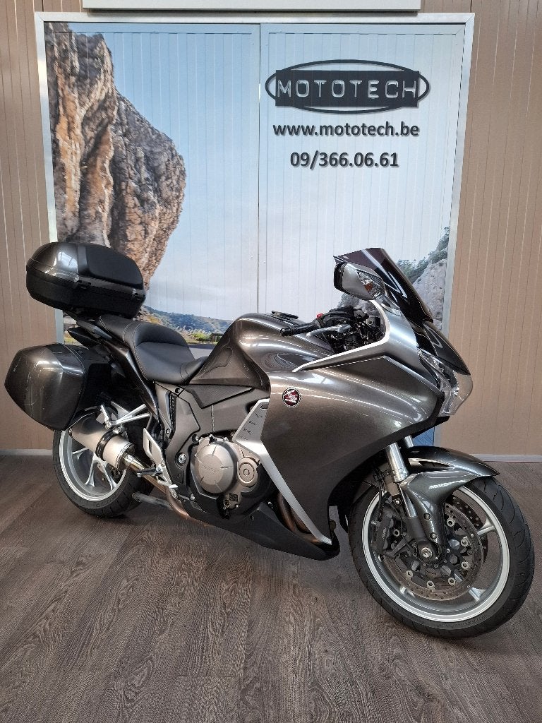 Honda VFR1200 F, 4 cilinders, Motorrijbewijs A, ABS, Meer dan 35 kW