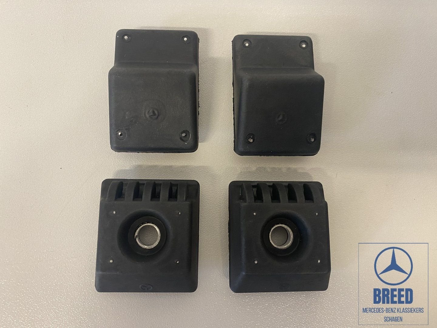 NOS set aanslagrubbers kofferdeksel Mercedes-Benz W124 C124, Nieuw, Ophalen of Verzenden, -, -