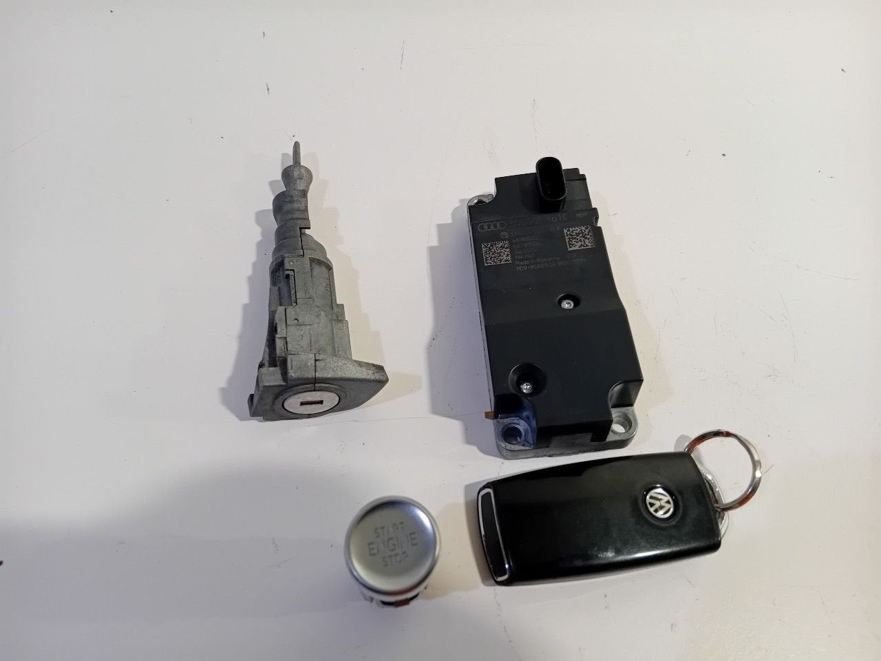 Contactslot + sleutel Volkswagen Touareg, Auto-onderdelen, Onderdelen@venauto.nl, Van der Ven Autorecycling B.V., Gebruikt, Ettenseweg 76, 4706 PB Roosendaal, The Netherlands