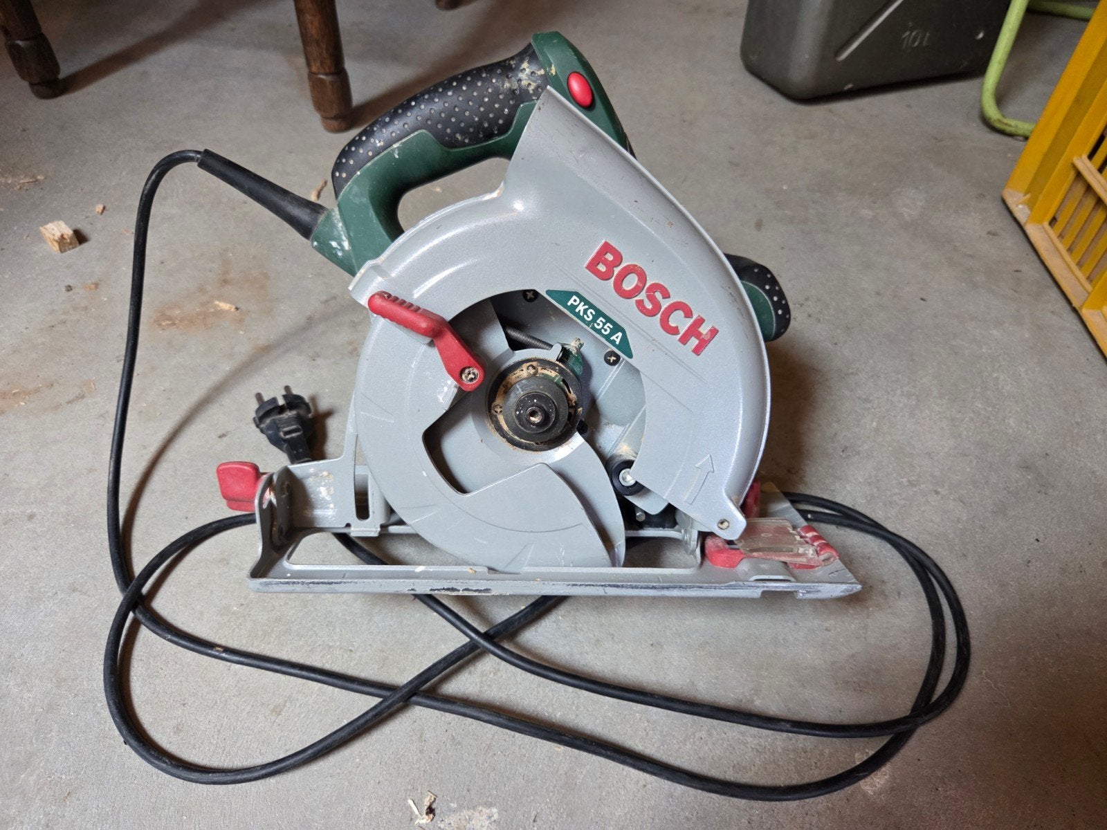 Scie circulaire Bosch PKS55A 1200watt, Bricolage & Construction, Outillage | Scies mécaniques, Enlèvement, Scie circulaire