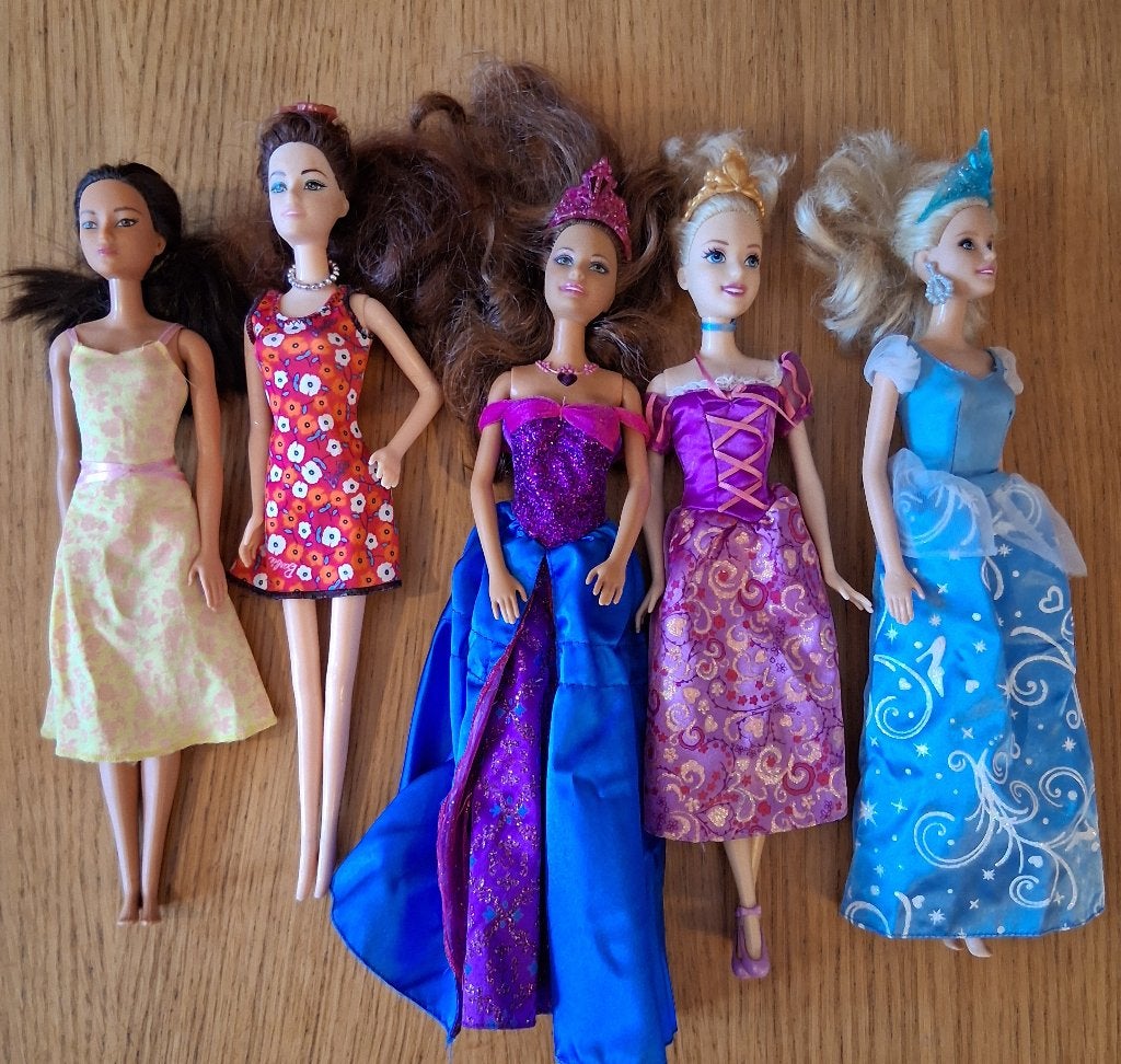 ETERNELLES BARBIES, Enfants & Bébés, Jouets | Poupées, Enlèvement, Utilisé, Barbie