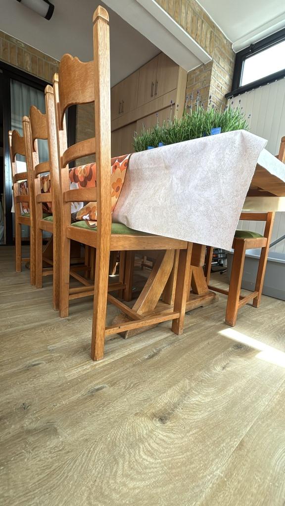 Table à manger avec 8 chaises, Enlèvement, Utilisé, Cinq personnes ou plus