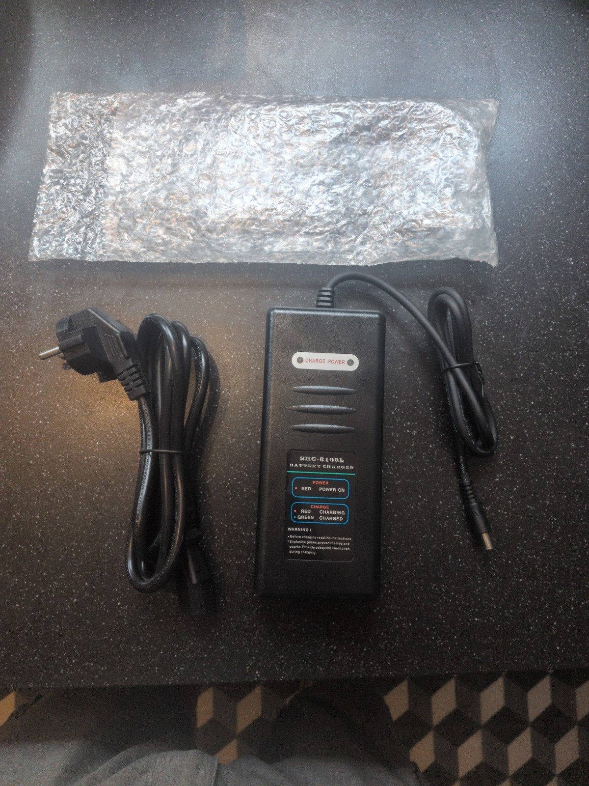 Gloednieuwe E-bike Acculader SHC-8100L (36V Li-ion), Enlèvement ou Envoi, Neuf