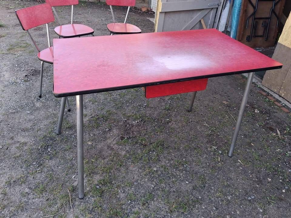 Table + 3 chaises en Formica rouge, Enlèvement