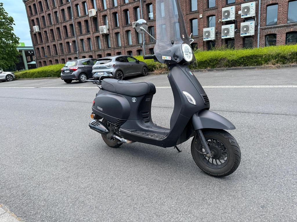 Scooter klaas A Venesi nog in Nieuwstad, Vélos & Vélomoteurs, Scooters | Marques Autre, Enlèvement ou Envoi, Comme neuf, Classe A (25 km/h)