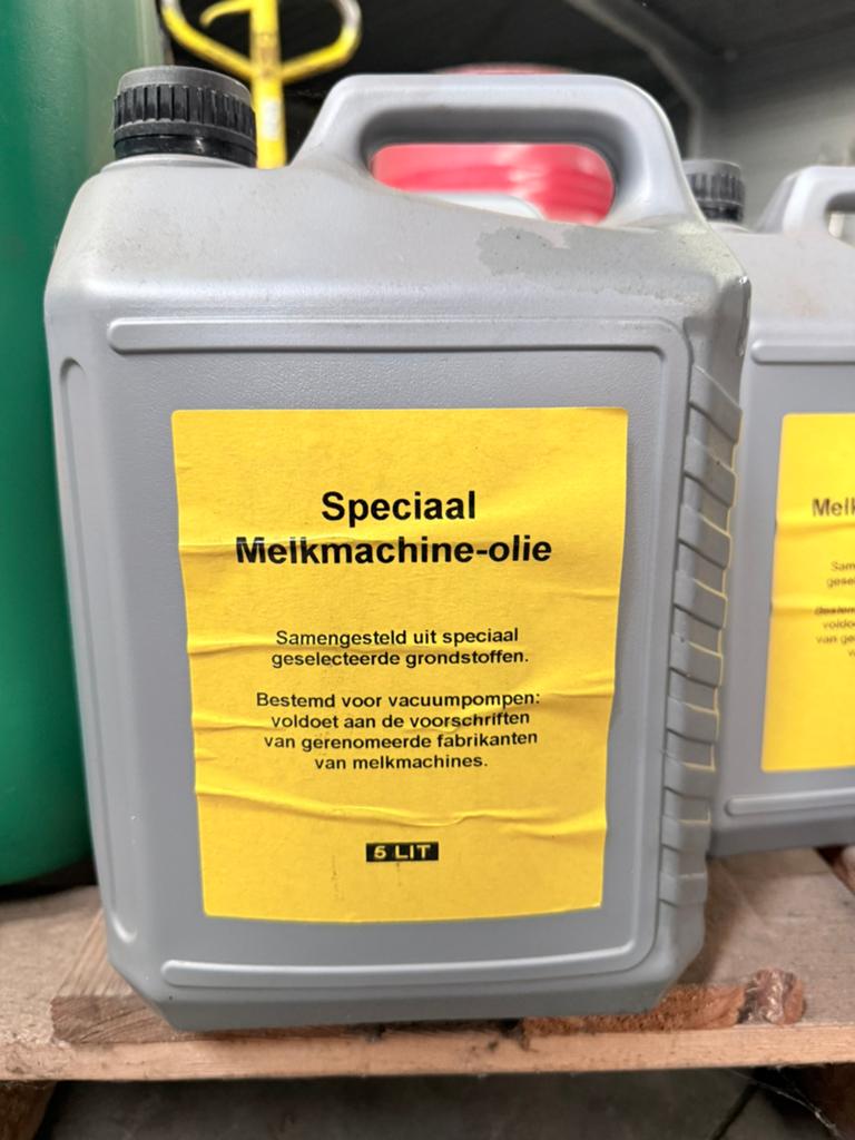 Melkmachineolie 5 liter - 15 bussen NEW, Zakelijke goederen, Overige Zakelijke goederen, Ophalen