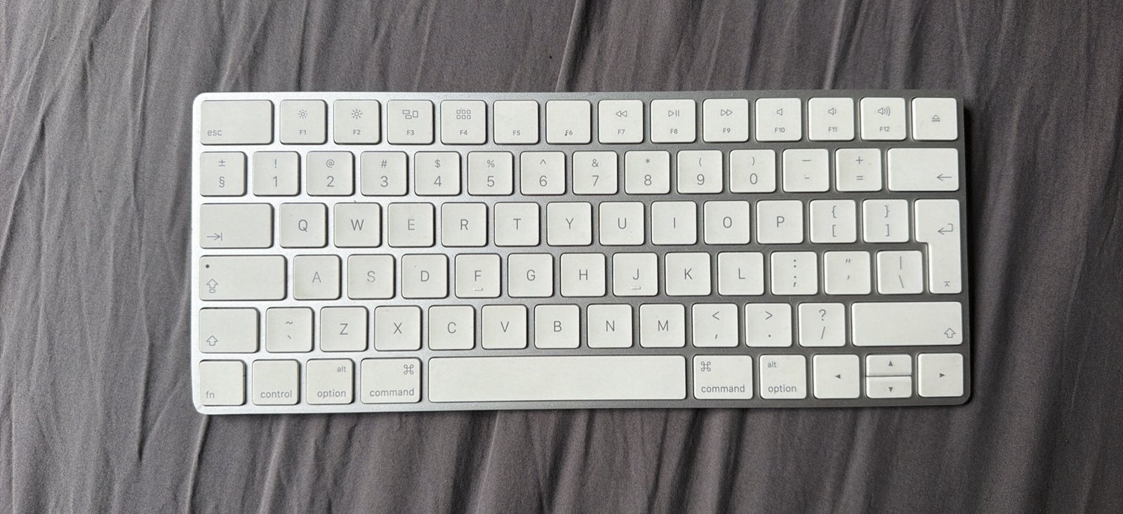 Apple draadloos toetsenbord qwerty, Computers en Software, Toetsenborden, Ophalen of Verzenden, Qwerty, Zo goed als nieuw, Draadloos