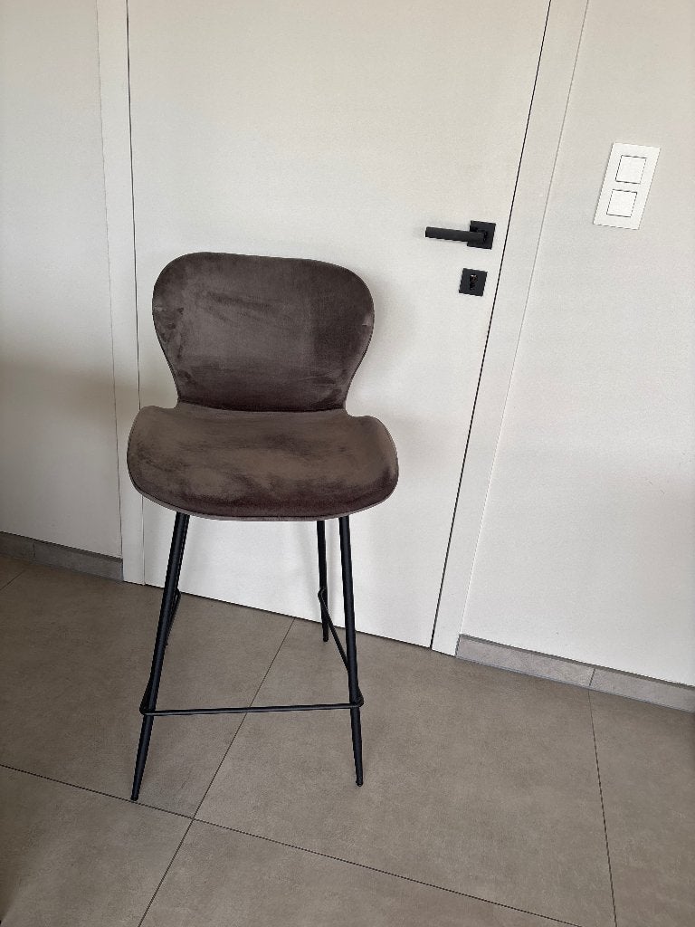 Barstoelen, 2 krukken, Ophalen, Zo goed als nieuw, 60 tot 90 cm