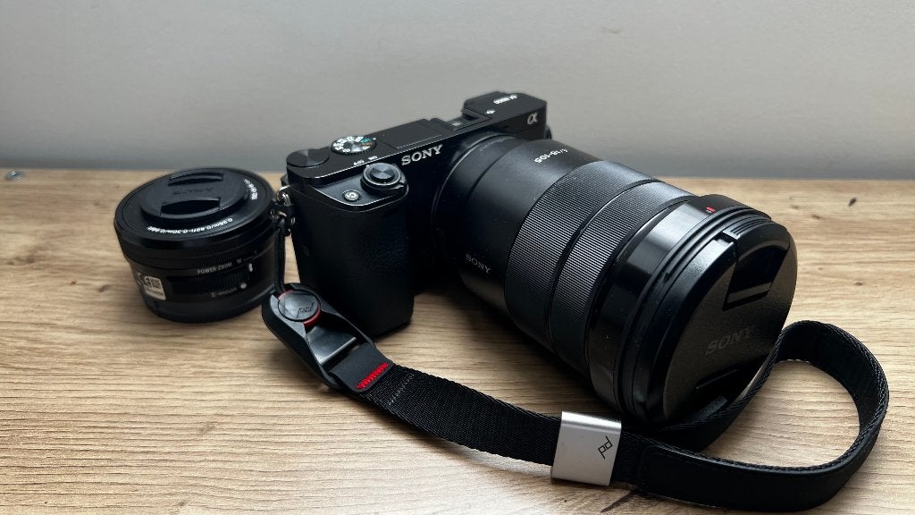 Sony A6000 APS-C camera, TV, Hi-fi & Vidéo, Appareils photo numériques, Sans zoom optique, Enlèvement ou Envoi, Pare-soleil, Utilisé