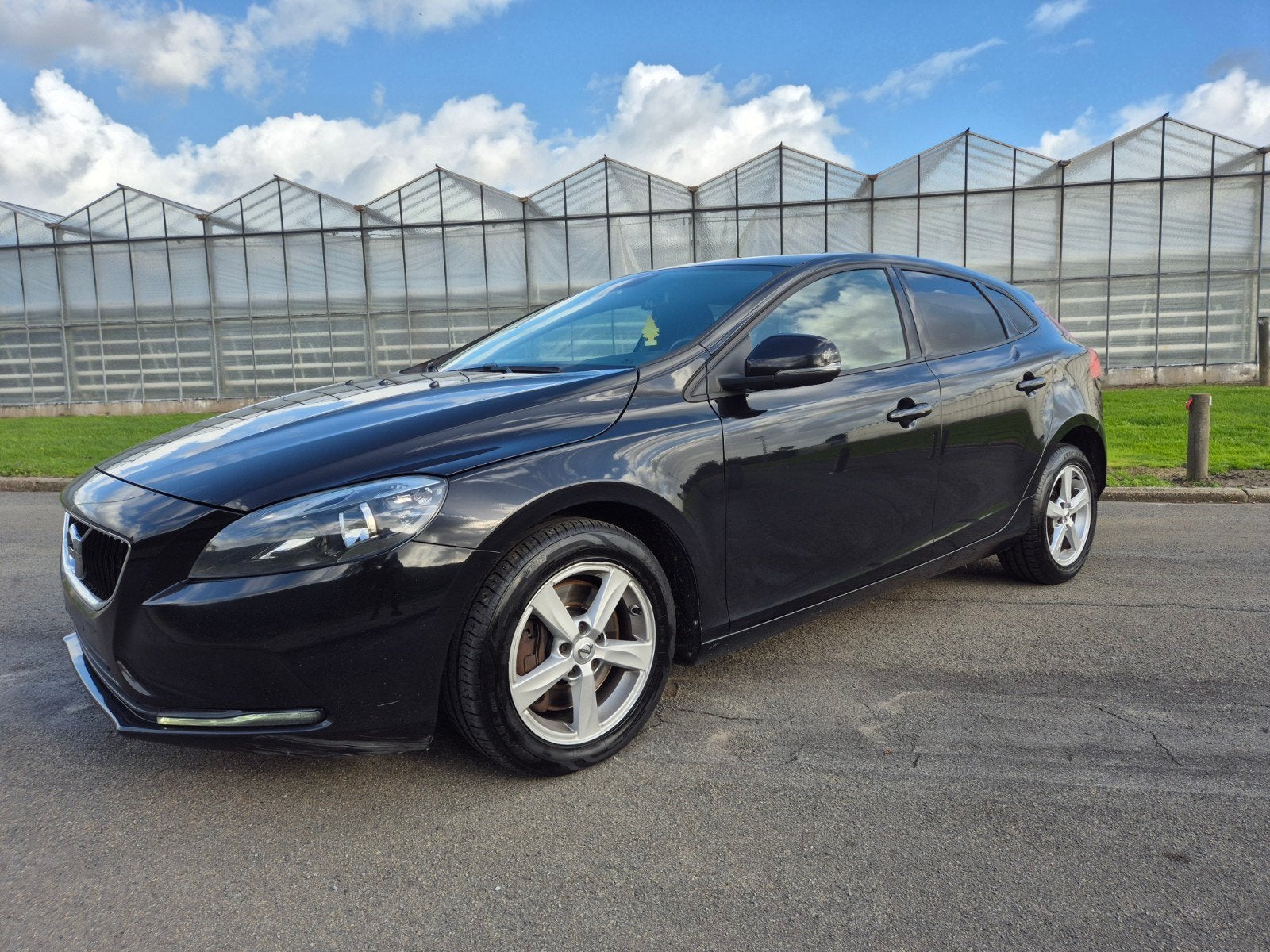 Volvo V40 2.0 D2 Automaat bj 2017 Navi pdc led Gekeurd Vvk, Auto's, 4 cilinders, Zwart, https://public.car-pass.be/vhr/fddd5add-c6d1-420d-9394-7bfa4ad53b99