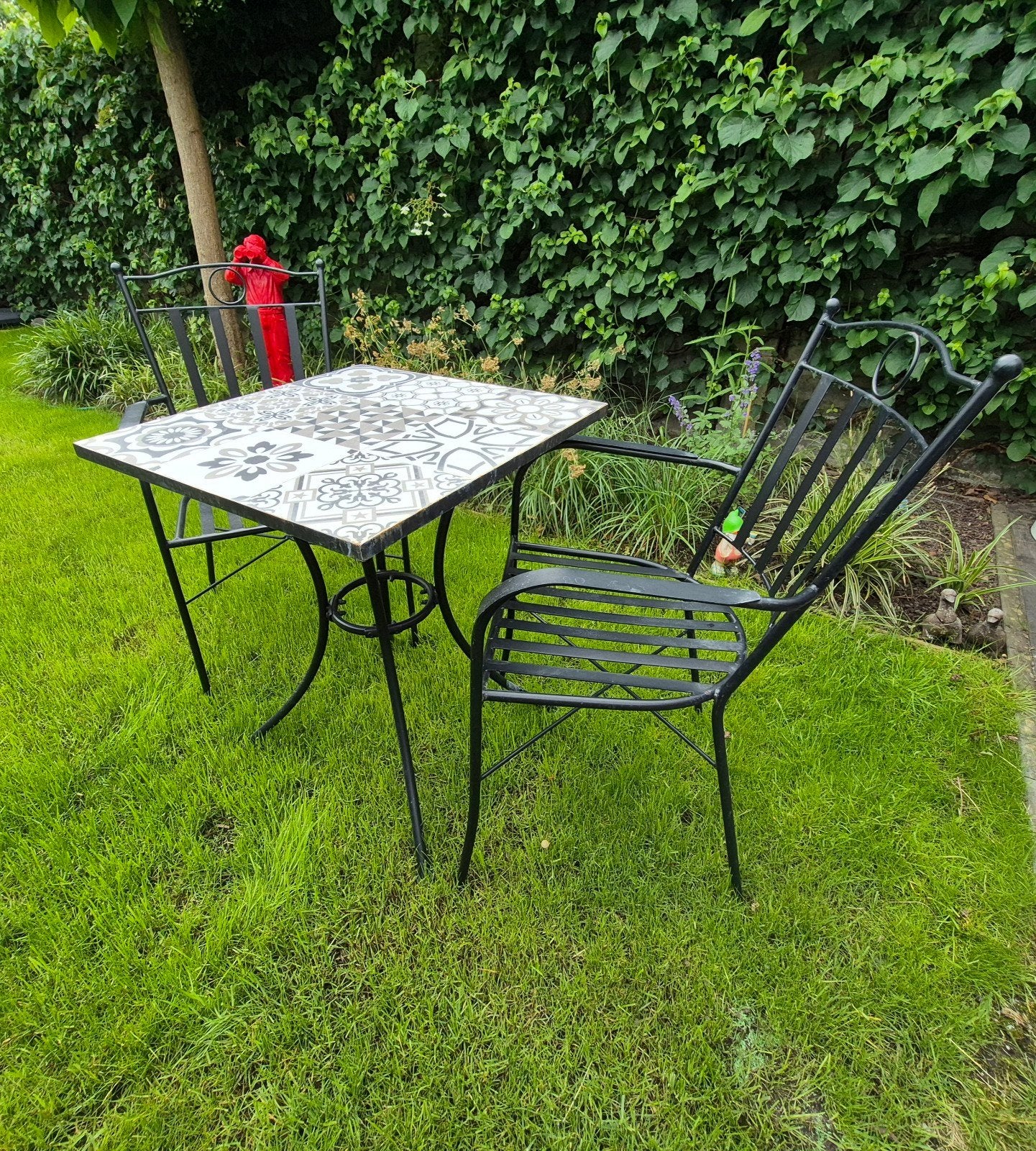 Sfeervolle tuinset met mozaïektafel en 2 stoelen, Tuin en Terras, Ophalen, Tuinset