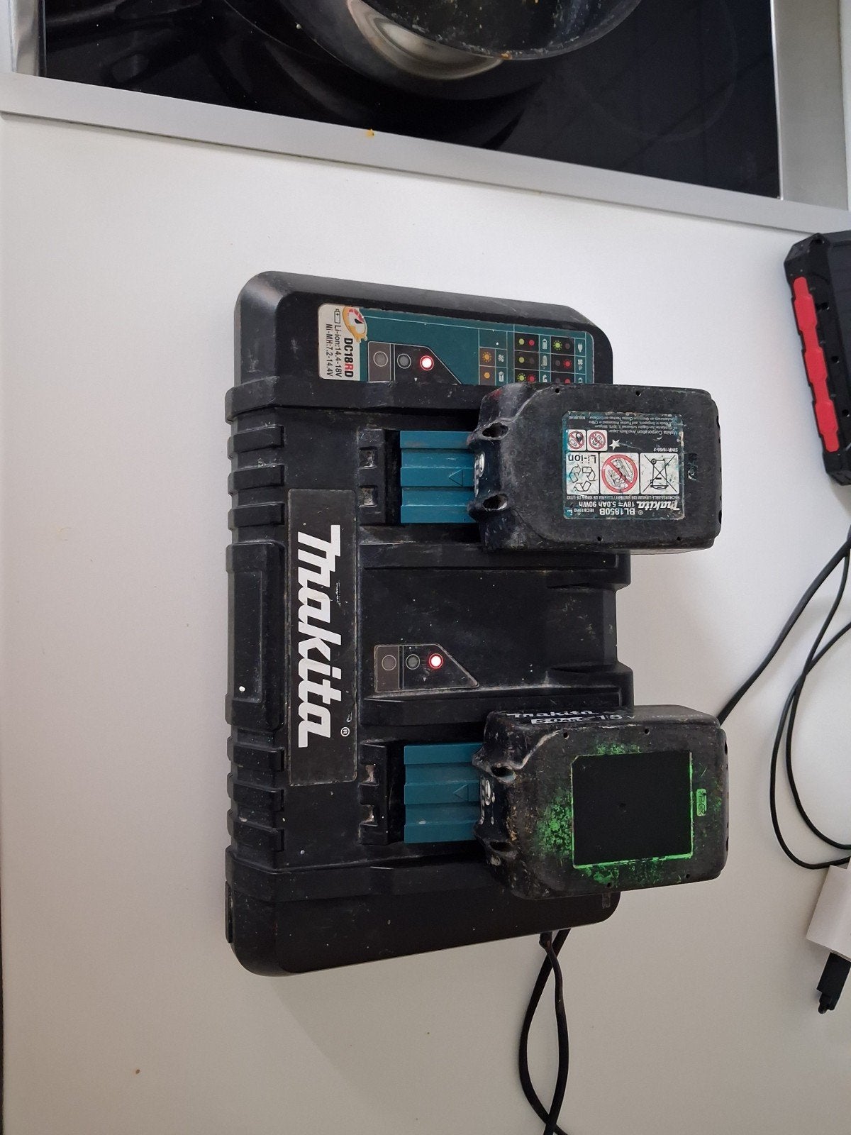 Makita batterijen 18v + oplader, Doe-het-zelf en Bouw, Ophalen