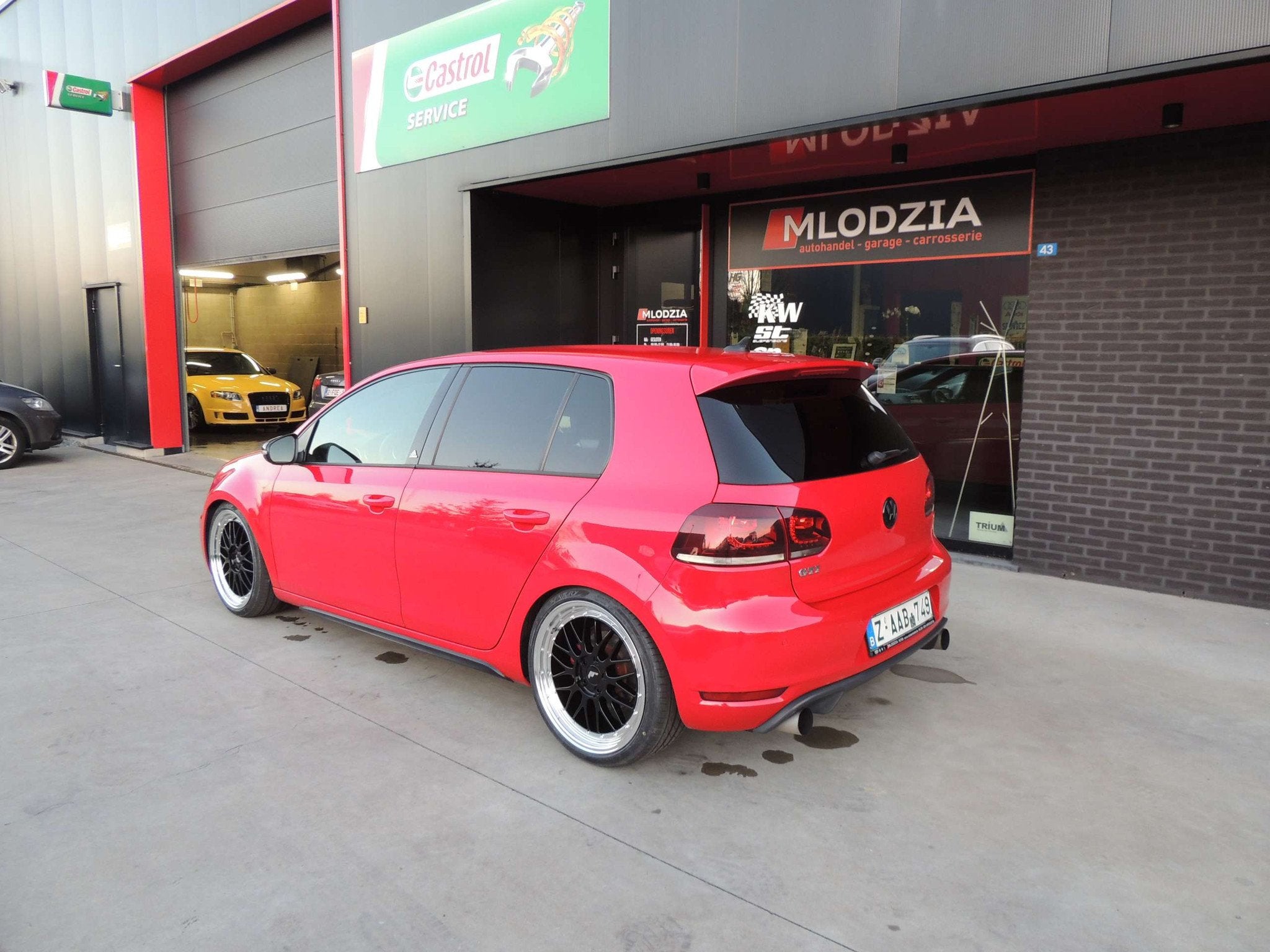 Volkswagen Golf GTI Adidas Edition TUNED19" JR23 + NWE MOTOR, Autos, Volkswagen, Rouge, Euro 5, Achat, 170 g/km