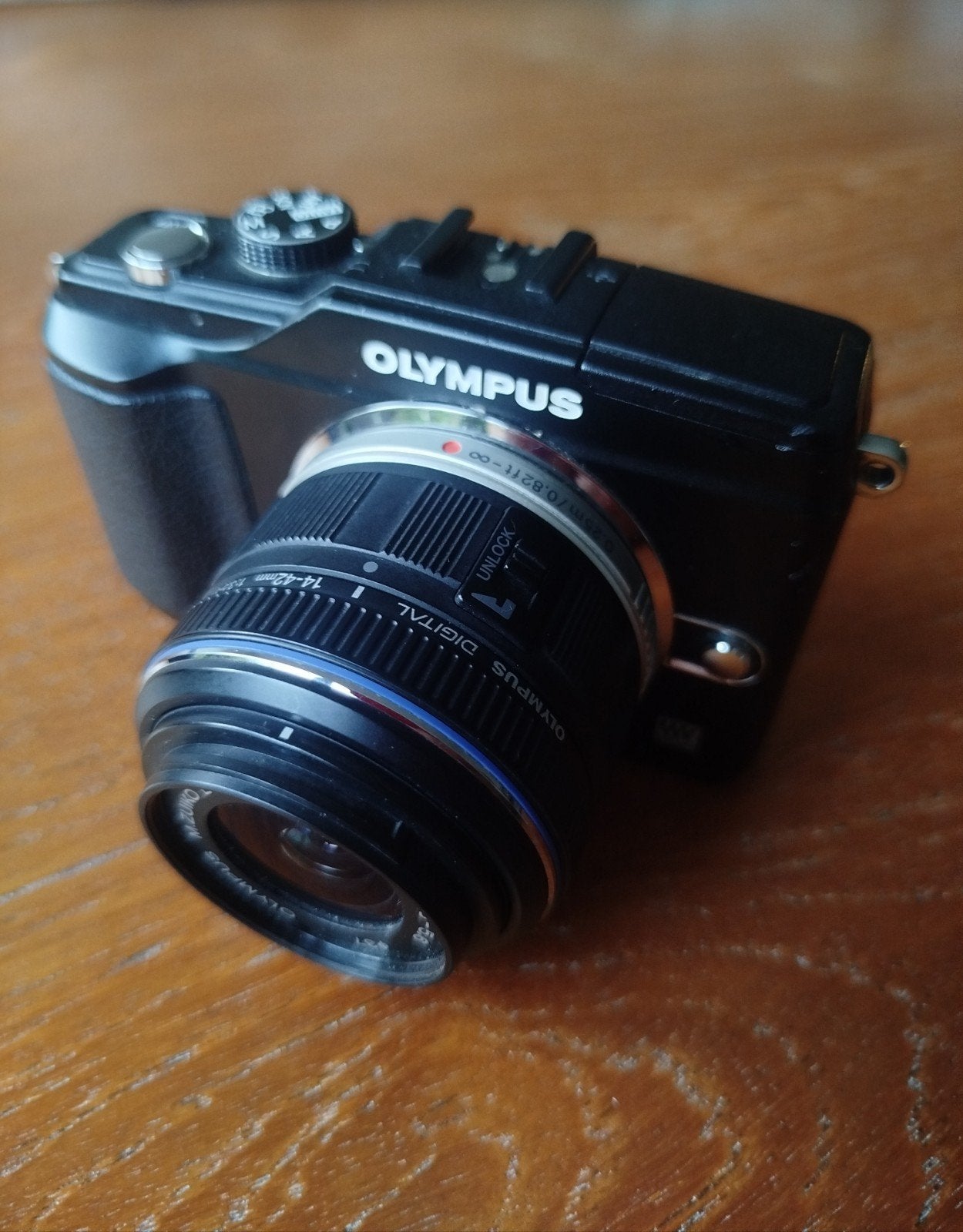 Olympus Pen E-pl2 + 14-42 lens.
Charger and batery included., Ophalen, Olympus