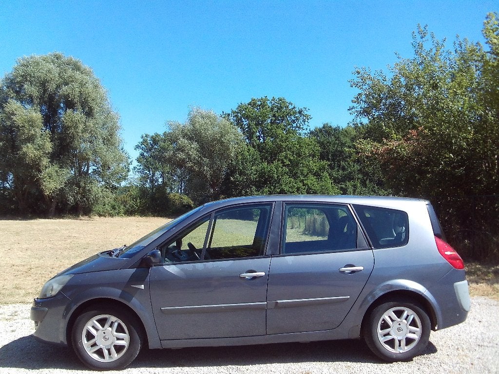 Renault Grand Scenic LEDER 7 PLAATSEN 131pk  PANO-DAK 6V, Voorwielaandrijving, https://public.car-pass.be/vhr/0dc32bc7-92b5-4cbd-9b8a-2ea1a0fcbeb2