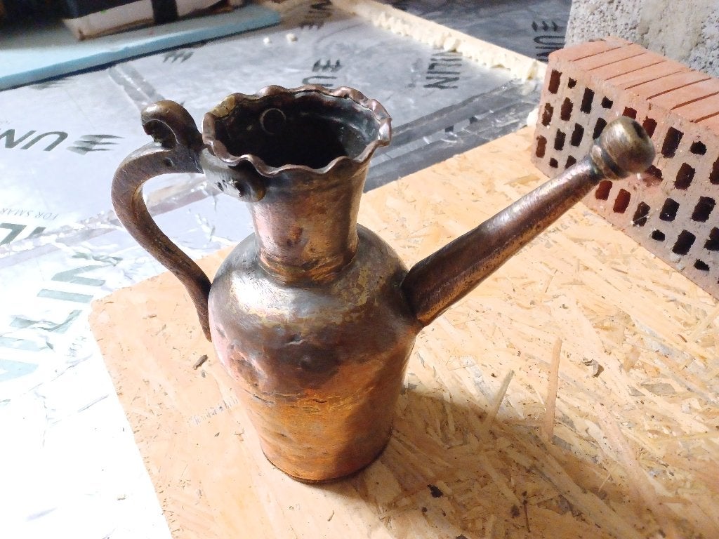 Vintage handgemaakte koperen schenkkan / gieter uit India, Antiek en Kunst, Curiosa en Brocante, Ophalen