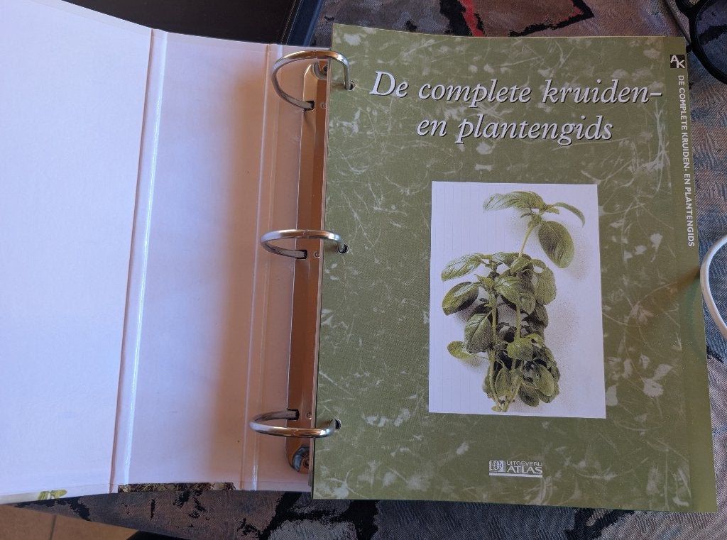 Kruiden- en Plantengids (Uitgeverij Atlas) -  verzamelmap!, Livres, Enlèvement ou Envoi, Comme neuf, Autres types