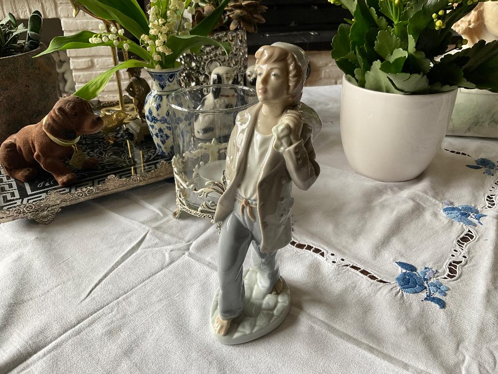 Nao LLadro beeld jongen met knapzak, Antiek en Kunst, Ophalen of Verzenden