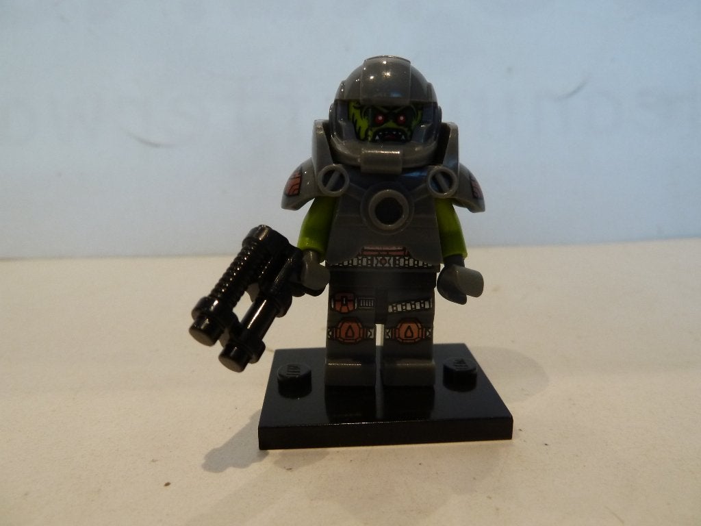 Lego Collectible Minifiguur Series 9 col09-11 Alien Avenger, Lego, Ophalen of Verzenden, Zo goed als nieuw, Minifiguur