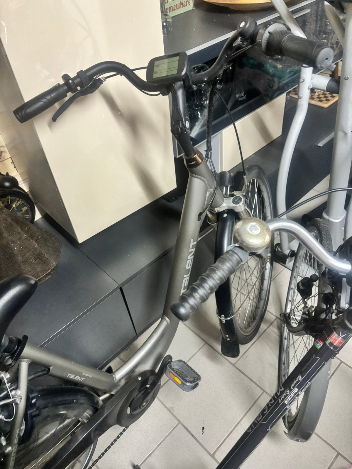 elektrische fiets met nieuwe batterij, Fietsen en Brommers, Ophalen, Zo goed als nieuw