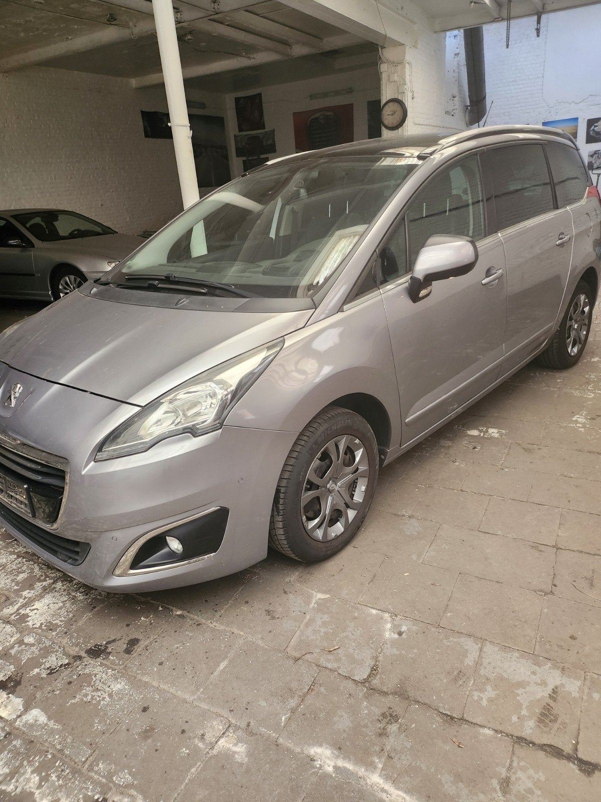 PEUGEOT 5008 essence 2014 papier allemand, Auto's, Euro 5, Monovolume, 110 kW, 4 cilinders