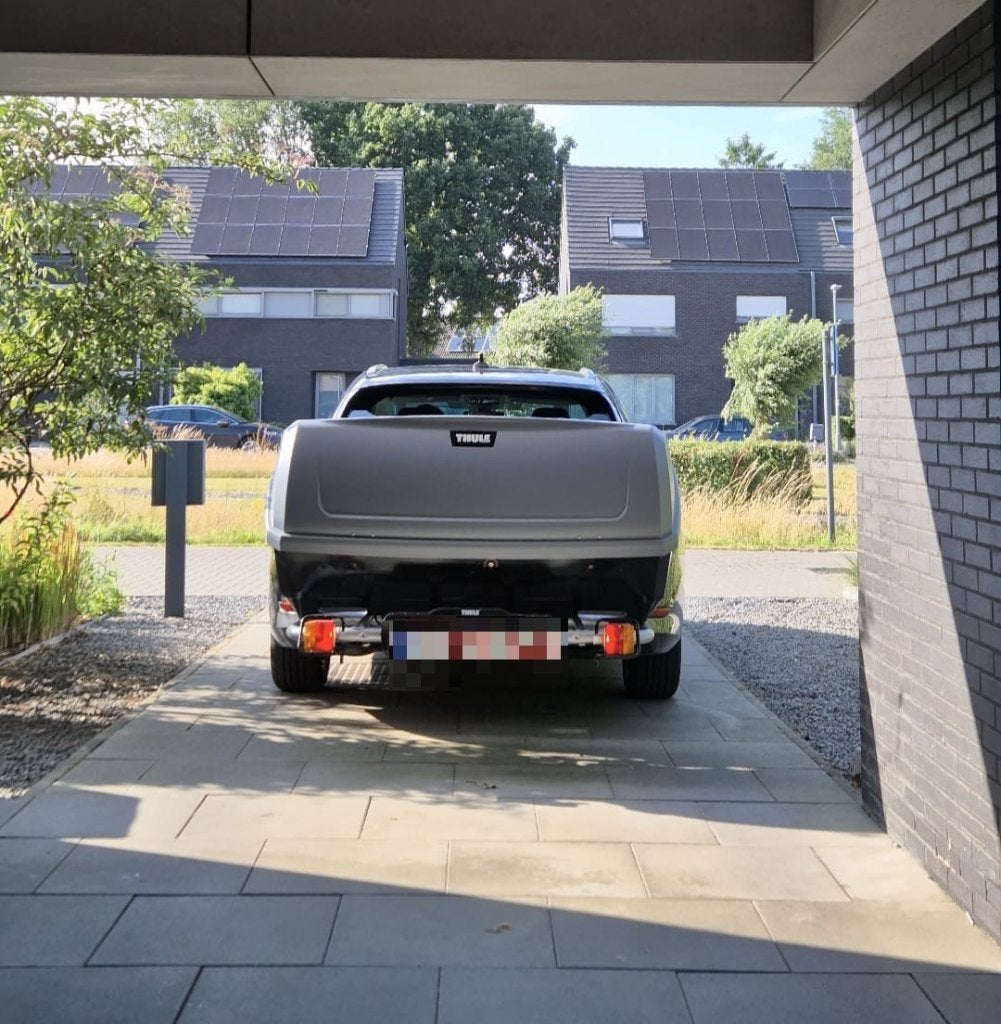 Thule trekhaakkoffer BackUp900 + onderstel 2023 1x gebruikt, Auto diversen, Ophalen, Zo goed als nieuw