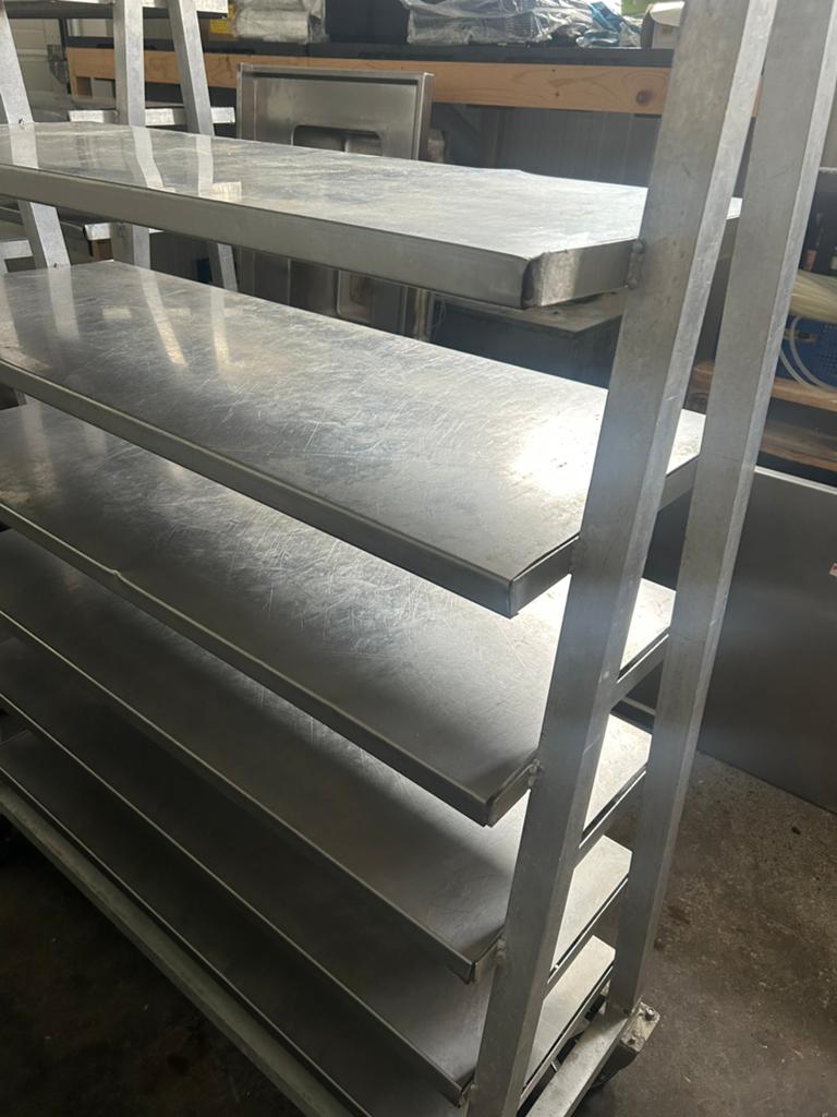 Chariots en inox (70 pièces), Enlèvement