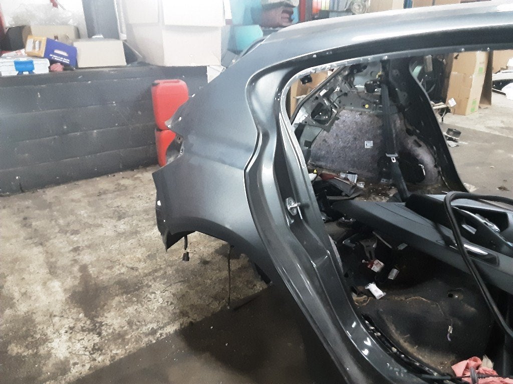 AILE ARRIÈRE DROIT Ford Focus 4 (01-2018/12-2025), Garde-boue, Arrière, Henry-Ford-Straße  1
50735  Köln, DE, Ford-Werke GmbH