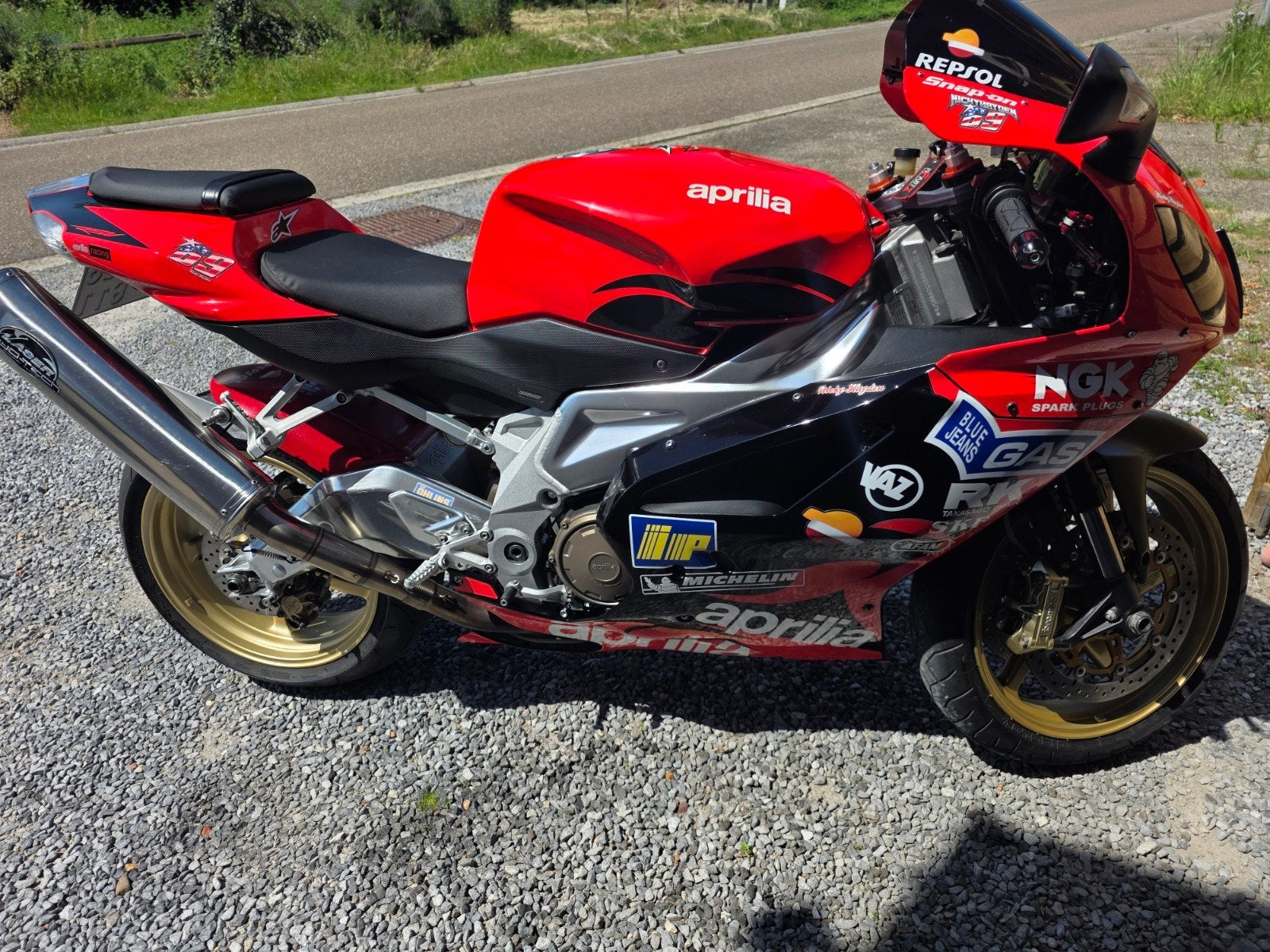 Aprilia RSV 1000R, Motos, Motos | Aprilia, Particulier, Super Sport, plus de 35 kW, 2 cylindres, Éclairage LED, Manuelle, Occasion