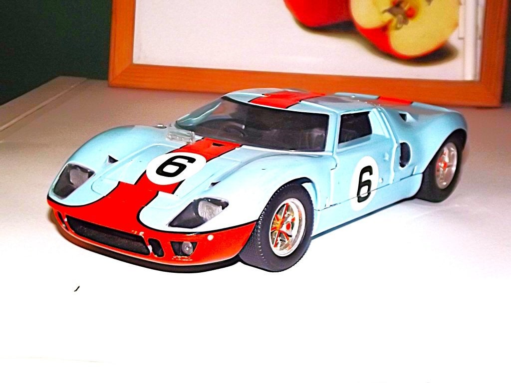 Ford gt40 le Mans 1969 Ickx / Oliver Universal Hobbies 1:18, Hobby en Vrije tijd, Ophalen of Verzenden, Gebruikt, Auto