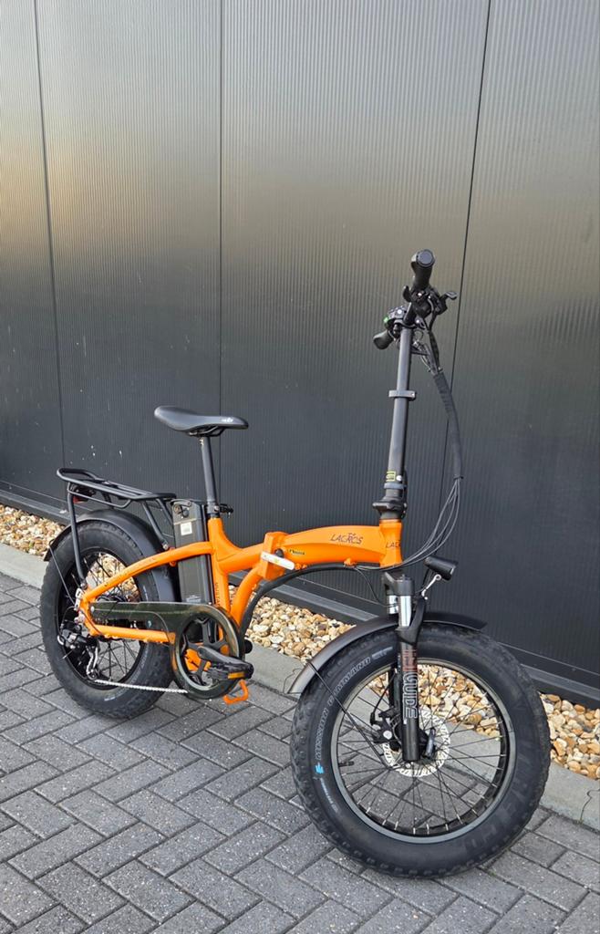 Très belle batterie Lacros Mustang Orange 561.6Wh., Enlèvement