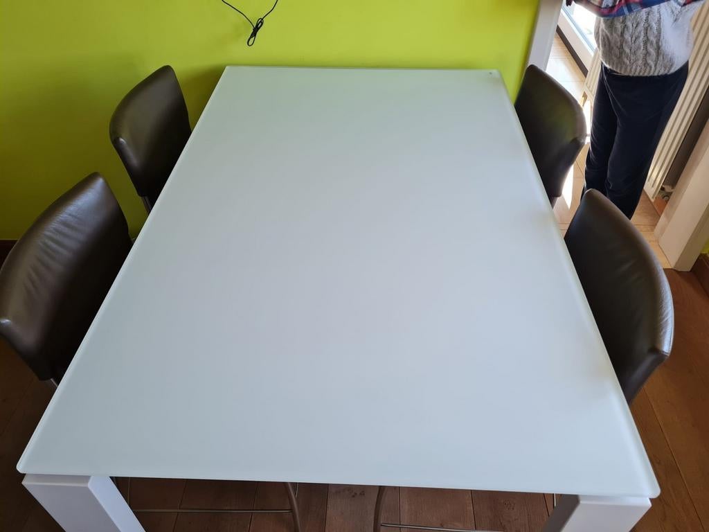 MOOIE WITTE HOGE EETTAFEL VAN JOLI MET 4 LEREN STOELEN, Huis en Inrichting, Ophalen, 100 tot 150 cm, 50 tot 100 cm, Zo goed als nieuw