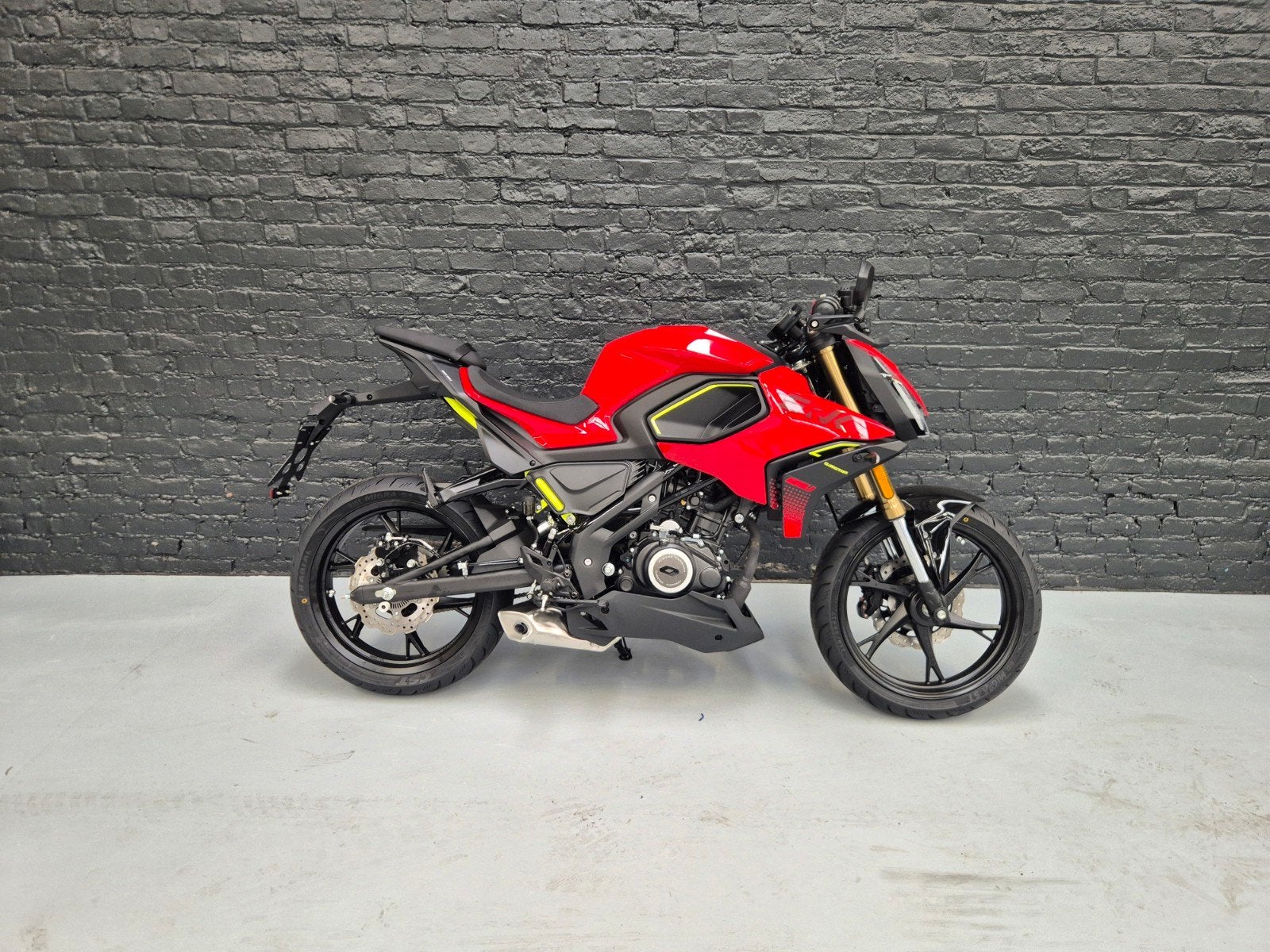 QJmotor SRK 125 S2 - sportieve naked - A1/B rijbewijs, ABS, Entreprise, Permis Moto A1 minimum, QJ Motor