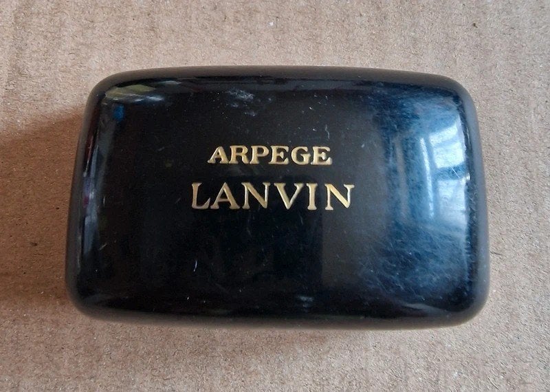 Ancien mini savon Arpège de Lanvin Année 70 35gr avec boite, Collections, Parfums, Envoi, Comme neuf, Accessoires
